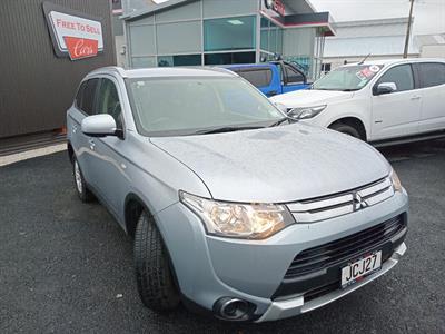 2015 Mitsubishi Outlander - Thumbnail