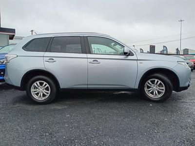 2015 Mitsubishi Outlander - Thumbnail