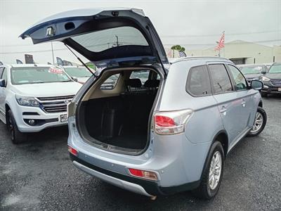 2015 Mitsubishi Outlander - Thumbnail