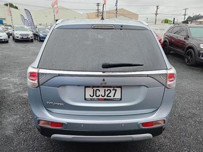 2015 Mitsubishi Outlander - Thumbnail