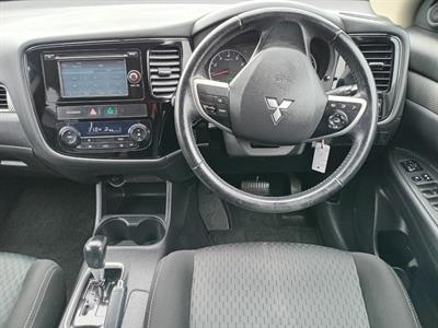 2015 Mitsubishi Outlander - Thumbnail