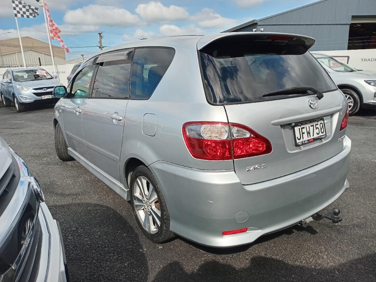 2006 Toyota IPSUM