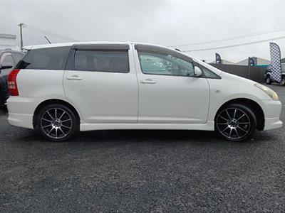 2005 Toyota WISH - Thumbnail