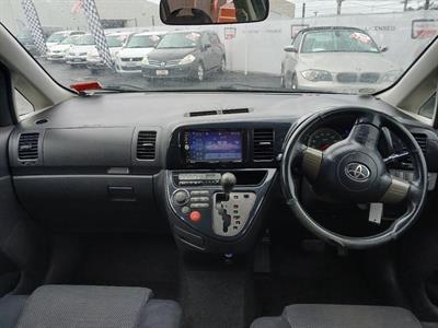 2005 Toyota WISH - Thumbnail