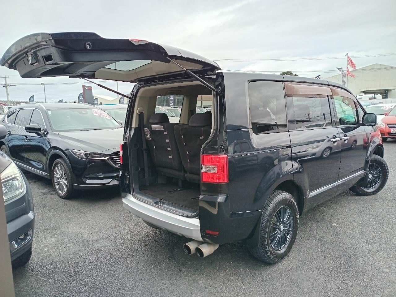 2008 Mitsubishi DELICA