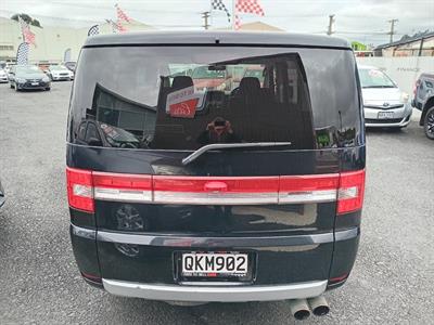 2008 Mitsubishi DELICA - Thumbnail