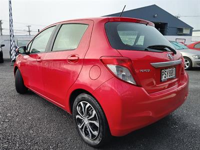 2013 Toyota Yaris - Thumbnail